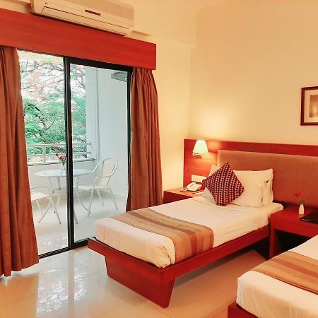 Hotel Phoenix Koregaon Park Пуна Экстерьер фото