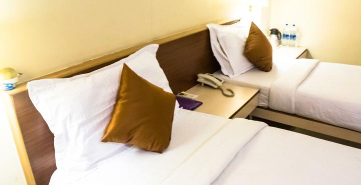 Hotel Phoenix Koregaon Park Пуна Экстерьер фото