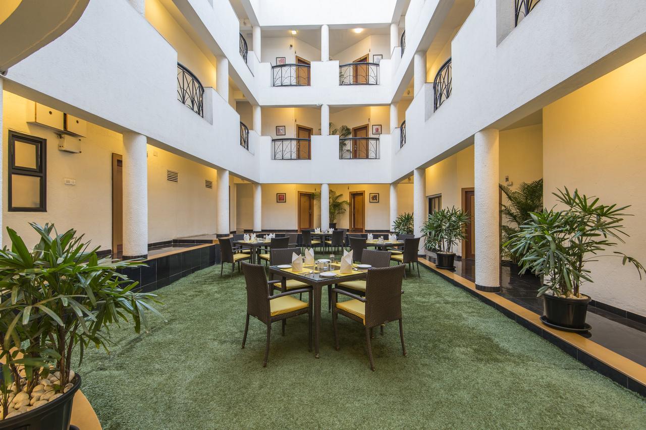 Hotel Phoenix Koregaon Park Пуна Экстерьер фото