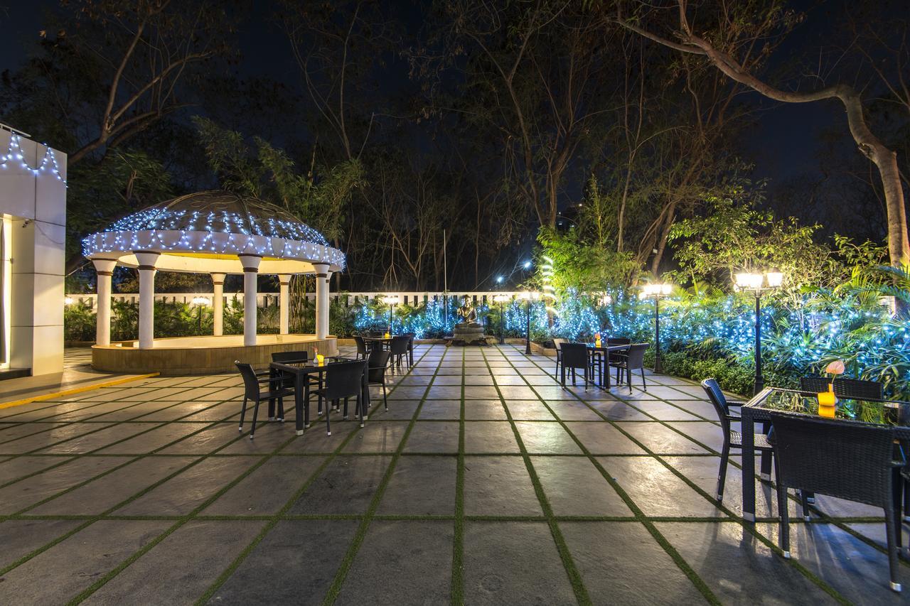 Hotel Phoenix Koregaon Park Пуна Экстерьер фото