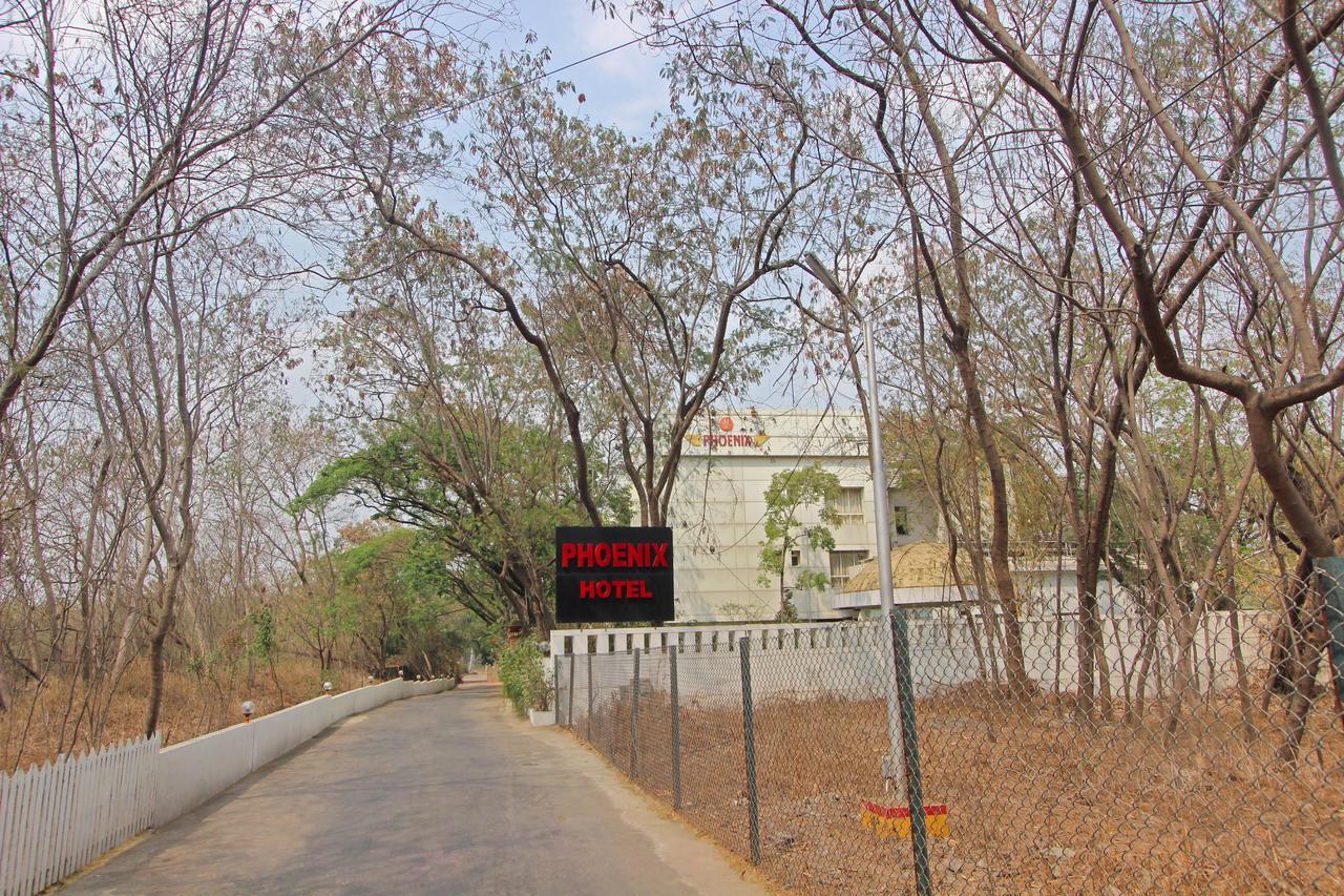 Hotel Phoenix Koregaon Park Пуна Экстерьер фото