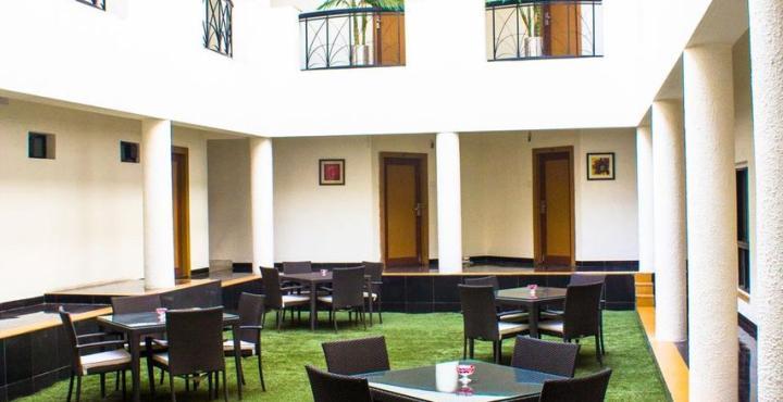 Hotel Phoenix Koregaon Park Пуна Экстерьер фото