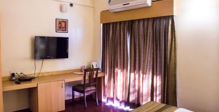 Hotel Phoenix Koregaon Park Пуна Экстерьер фото