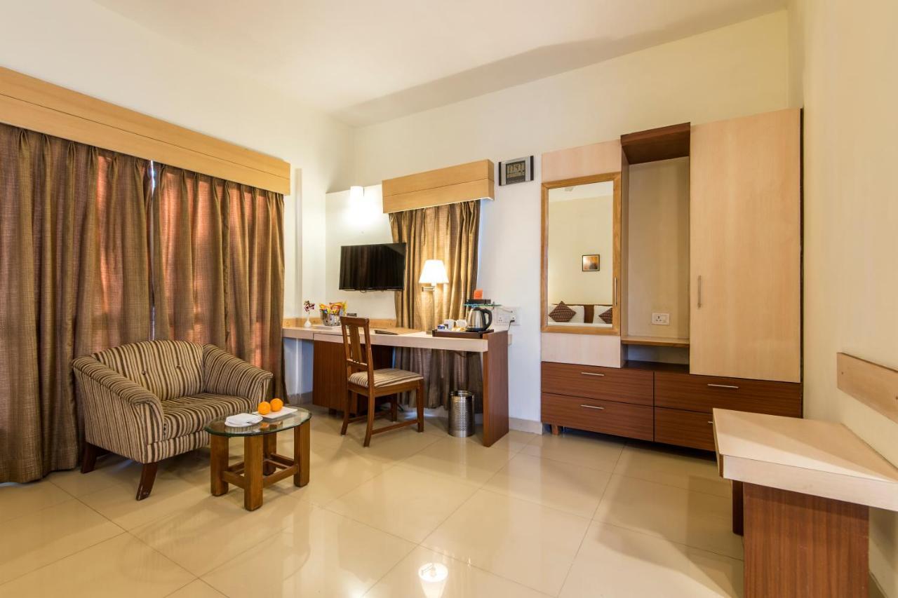 Hotel Phoenix Koregaon Park Пуна Экстерьер фото