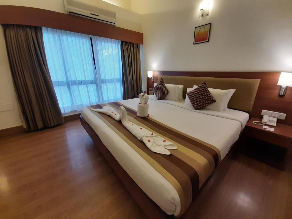 Hotel Phoenix Koregaon Park Пуна Экстерьер фото